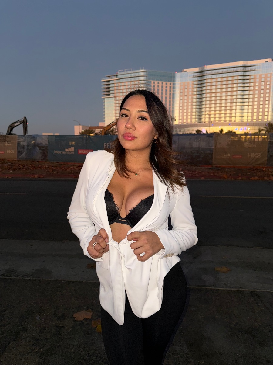 Take a pause and enjoy Ali Cruz — streaming from Kota Baru