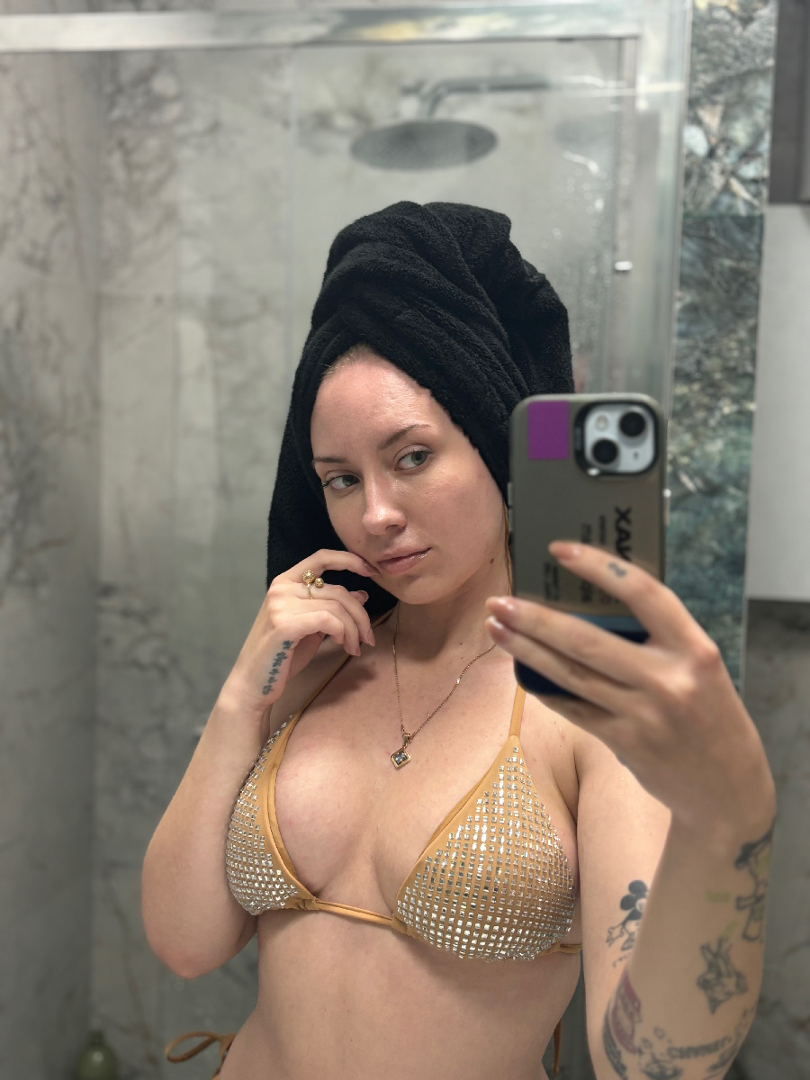 Nude girl KateV in Kota Baru