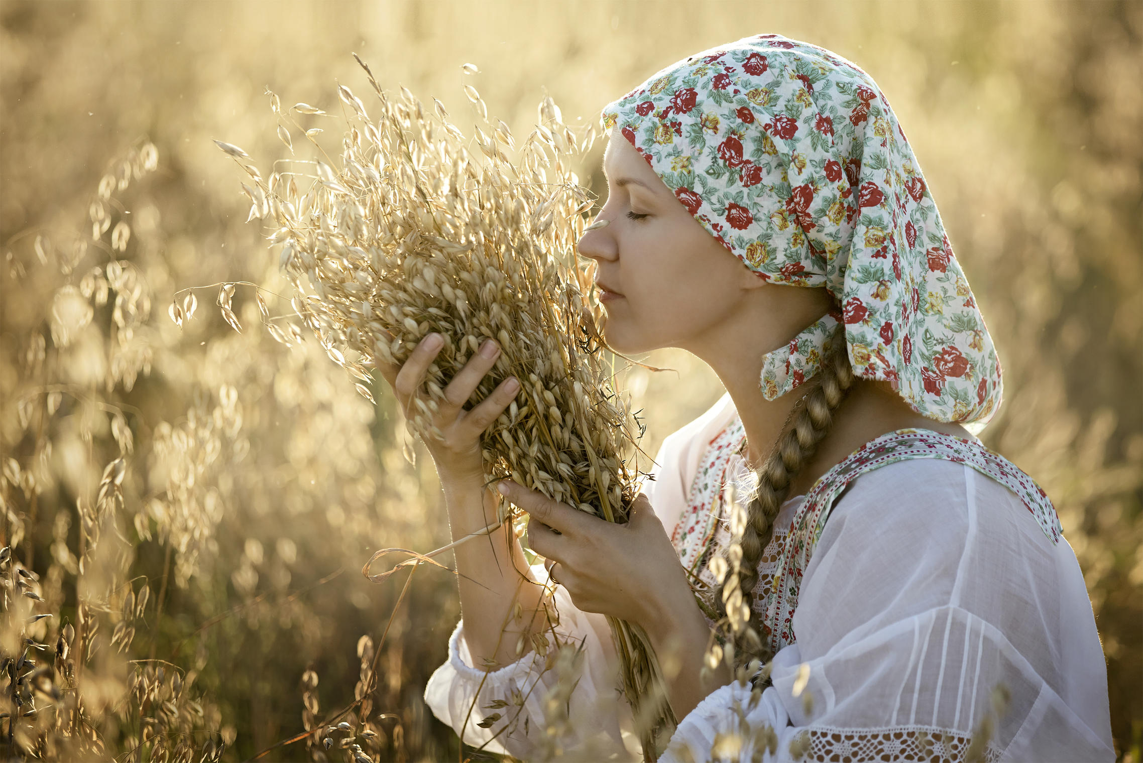 Photo Women in Slavic costumes in Kota Baru