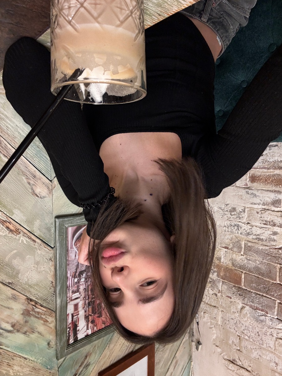 Fresh photos, fresh mood — Tina online in Kota Baru